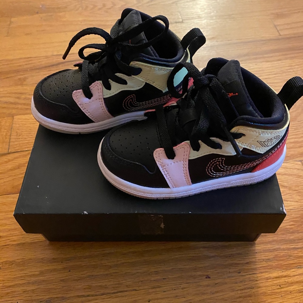 Jordan 1 Mid SE MultiColor Glow size 6c